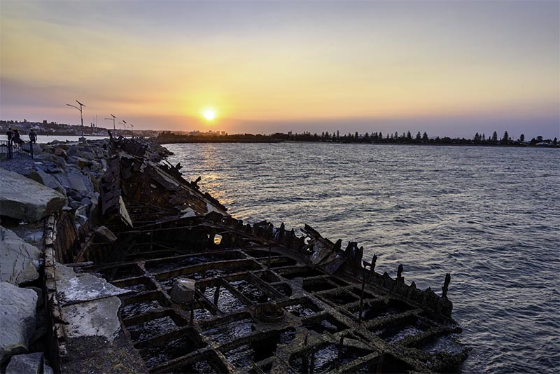 stockton beach shipwreck